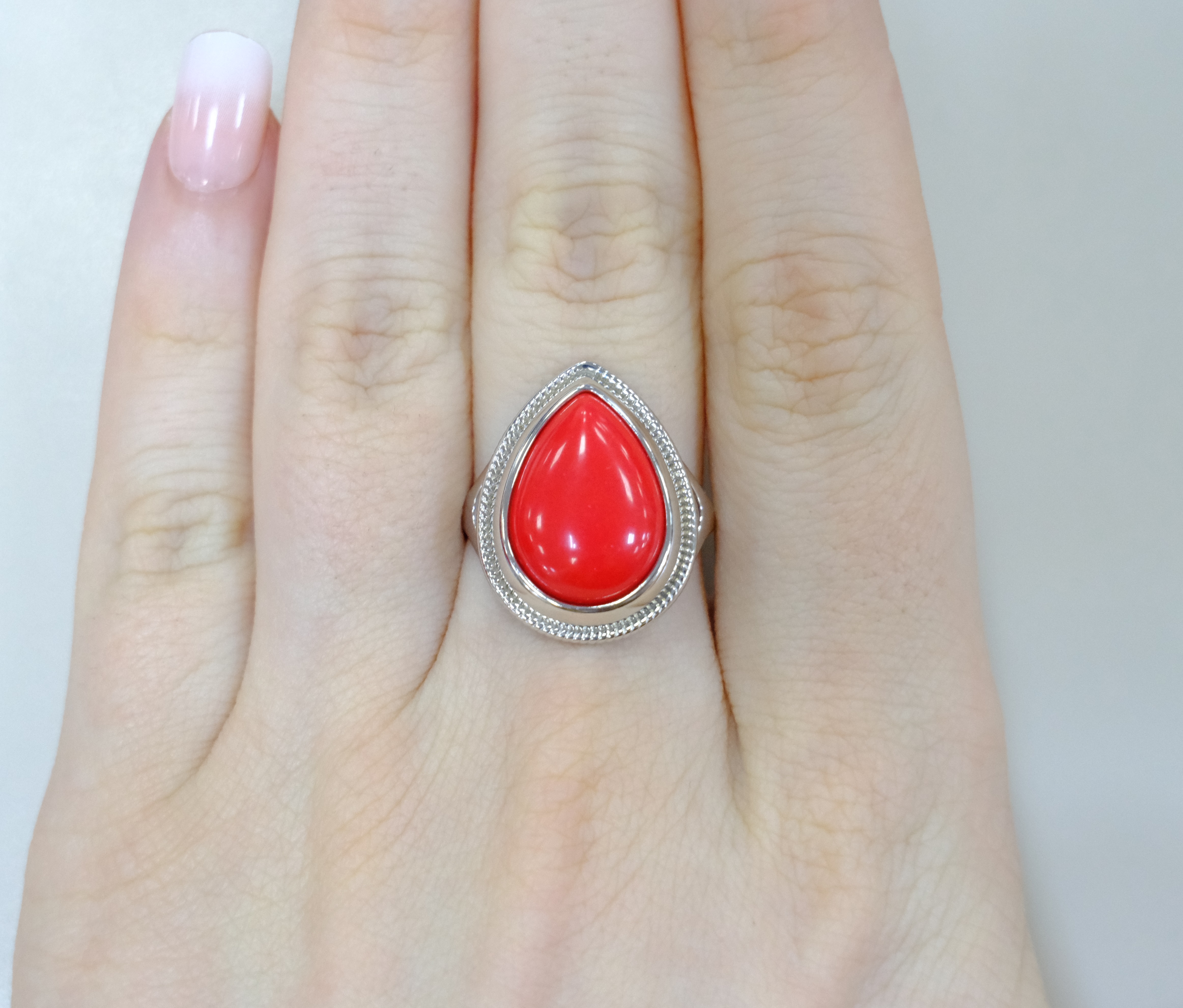 Серебряное кольцо с кораллом
